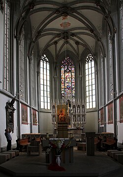 Ritterkapelle Haßfurt Chor mit Stele