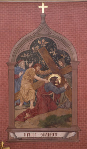 Ritterkapelle Haßfurt Kreuzweg Seidlein Station 03: Jesus fällt zum ersten mal unter dem Kreuz