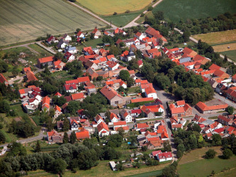 Luftaufnahme des Ortes Sundhausen bei Gotha