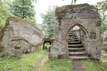 Burgruine Rothenhan &ndash; gotischer Torbogen