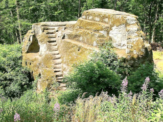 Burgruine Rothenhan &ndash; nördlicher Felsen mit Treppe