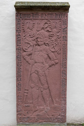 Beschrifteter Epitaph des Ritters Philipp Truchsess von Rieneck in der Stadtpfarrkirche Lohr am Main